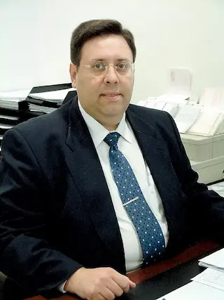 Marco Antonio Marino en la oficina