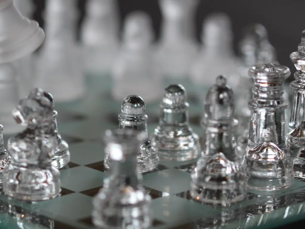 piezas de ajedrez de cristal