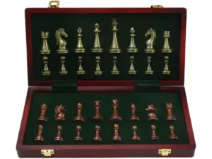 piezas de ajedrez de metal