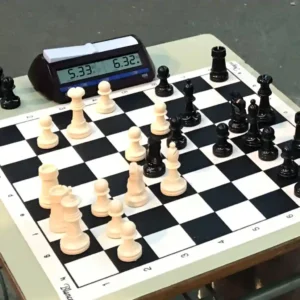 piezas de ajedrez de plástico
