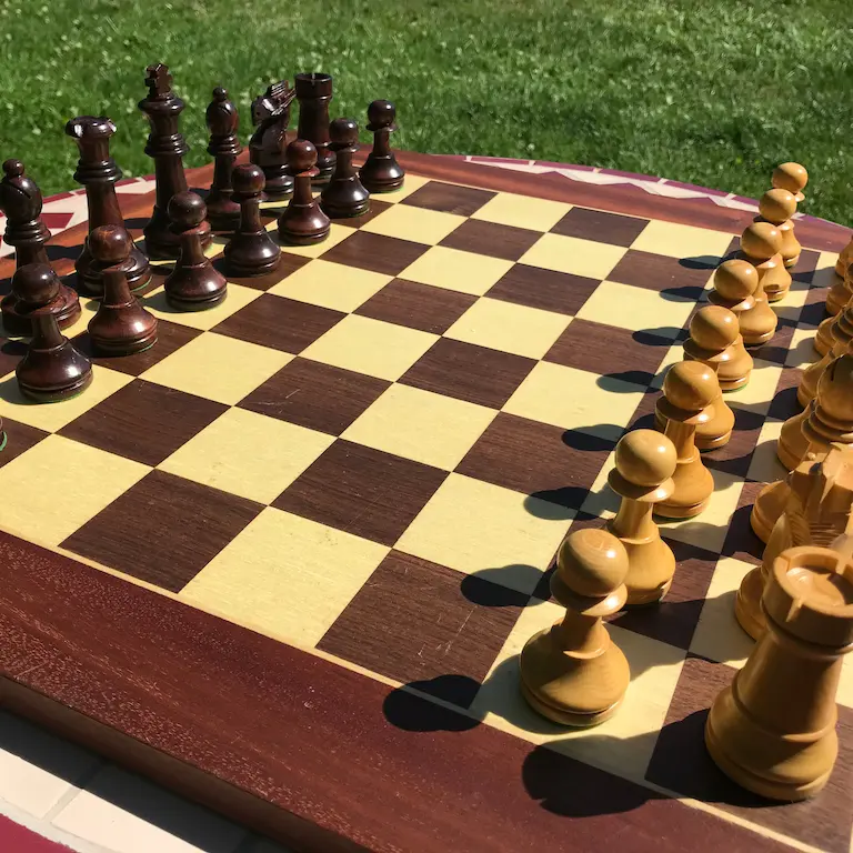 set de ajedrez de madera